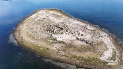 Sapanca Gölü'nde sular çekilince tarihi kesme taşlar ve mermerler görüldü