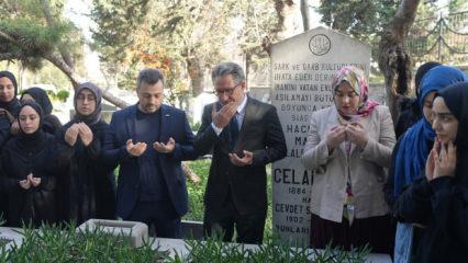 Talebeleri Celal Hoca'yı kabri başında andı