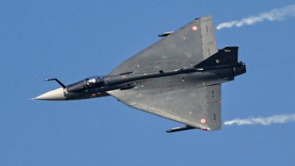 Tejas savaş uçağı dünyanın gözü önünde düştü! 40 yıllık proje büyük darbe yedi