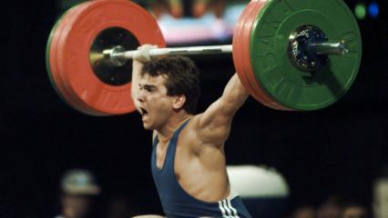 Ağırlığının 3 katından 10 kilo fazlasını kaldıran tek sporcu: Naim...