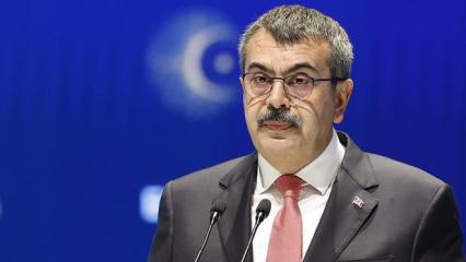 Bakan Tekin'den milyonları ilgilendiren a&ccedil;ıklama! Zorunlu eğitim kısalacak mı?