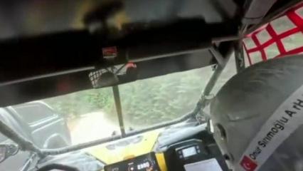 Bolu'da ralli aracı kamyonetle çarpıştı: Kaza anı kameraya yansıdı