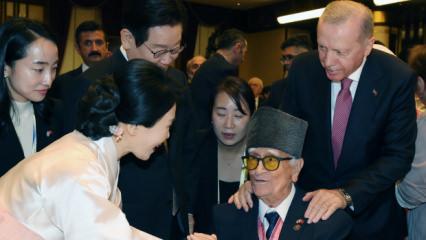 Cumhurbaşkanı Erdoğan, Güney Koreli mevkidaşını Kore gazileriyle buluşturdu