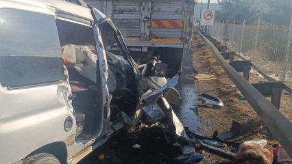 Feci kaza: Park halindeki kamyona çarptı: 3 kişi hayatını kaybetti