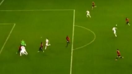 Futbolda görülmemiş olay Süper Lig'de görüldü! Kaleci kavgayı ayırırken gol yedi