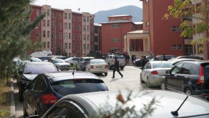 G&uuml;m&uuml;şhane &Uuml;niversitesi'nde rehine krizi! &Ccedil;atılara keskin nişancılar &ccedil;ıktı, a&ccedil;ıklama geldi