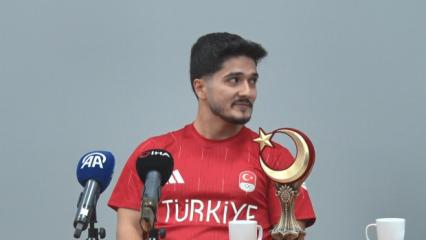 Halterci Muhammed: 'Şarkı söyleyerek rakiplerimi şaşırtıyorum'