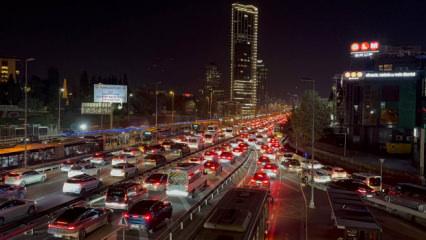 İstanbul'da akşam saatlerinde trafik yoğunluğu yüzde 83'e ulaştı