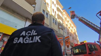 Kars'ta 6 katlı binada yangın; 1'i çocuk 3 kişi dumandan etkilendi