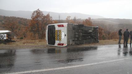 Konya'da &ouml;ğrenci servisi devrildi! &Ccedil;ok sayıda yaralı var