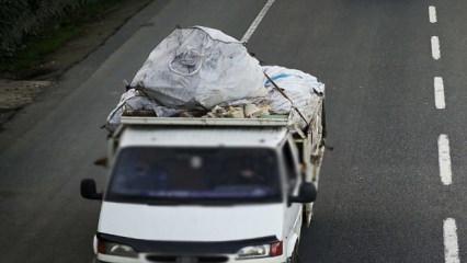 Ordu'da Kur'an-ı Kerim sayfalarını yola savurdular