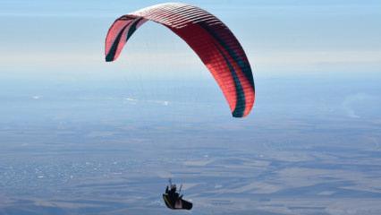 Yamaç paraşütü tutkunları Cudi Dağı’nda: Şehri kuş bakışı seyrettiler!