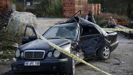 Park halindeki araca &ccedil;arptı: S&uuml;r&uuml;c&uuml; &ouml;ld&uuml;