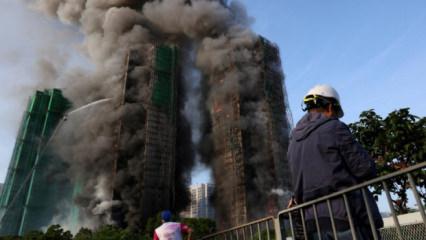 Hong Kong'da 2000 konutluk devasa yangın: Binalar alev topuna döndü! 
