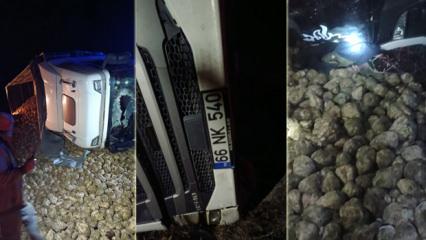 Yozgat&rsquo;ta pancar y&uuml;kl&uuml; tır devrildi! S&uuml;r&uuml;c&uuml; hayatını kaybetti