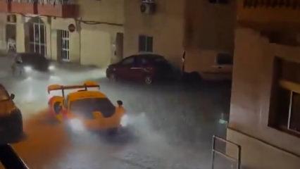 1.3 miyon Euro değerindeki otomobil selin ortasında kaldı