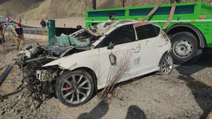 3 gence mezar olan otomobil sudan çıkarıldı