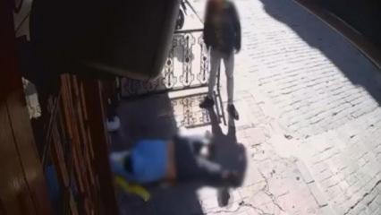 Beyoğlu’nda yolda baygın halde yatan adamın telefonunu çaldılar