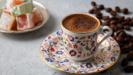 Bol k&ouml;p&uuml;kl&uuml; kahve yapmak sandığınızdan kolay! İşte p&uuml;f noktaları