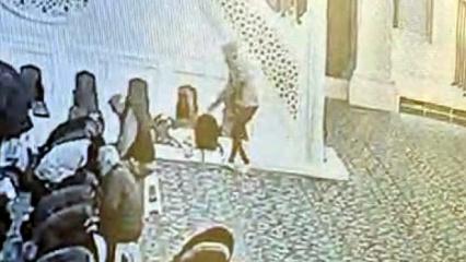 Camide 'pes artık' dedirten hırsızlık! Cemaat secdedeyken çantaları çaldı