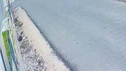 Diyarbakır'da iki ticari taksinin çarpıştığı kaza anı güvenlik kamerasına yansıdı