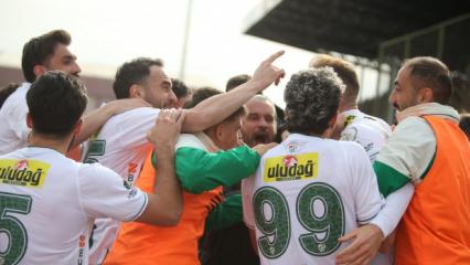 Efsane takım deplasmanda lideri devirdi! Zirvede fark 1'e düştü