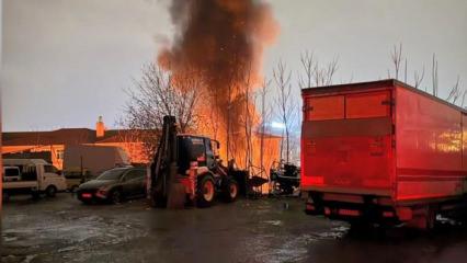 Gaziosmanpaşa'da otoparkta yangın: 14 ara&ccedil; k&uuml;le d&ouml;nd&uuml;