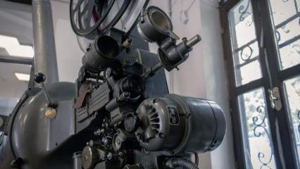 Geçmişin sinema atmosferi bu müzede: 75 yıllık projeksiyon makinesi…