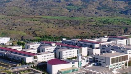 Kardeş torpili iddialarında ger&ccedil;ek ortaya &ccedil;ıktı: Şırnak &Uuml;niversitesi rekt&ouml;r&uuml; a&ccedil;ıkladı!