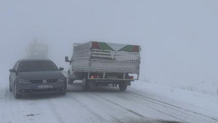 Kars-Göle kara yolunda kar ve sis ulaşımı olumsuz etkiliyor