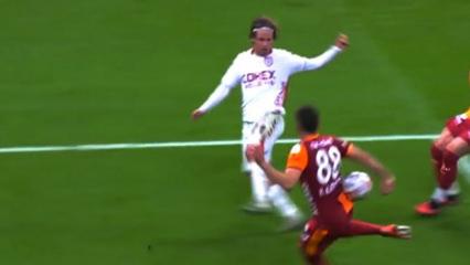 Kazımcan el pozisyonu penaltı mı, değil mi? İşte hakem g&ouml;r&uuml;şleri! (Galatasaray Samsunspor)