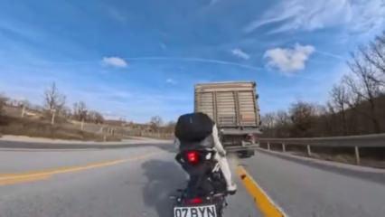 Kırklareli'de feci kaza! Motosiklet tıra ok gibi saplandı, sürücü yaralandı