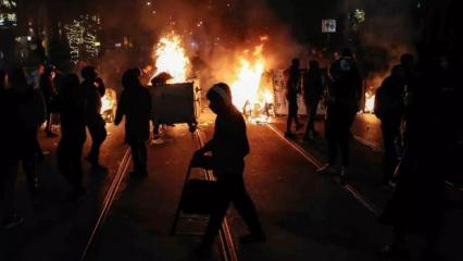 Komşuda sokaklar karıştı: On binlerce kişi meydanlara indi!