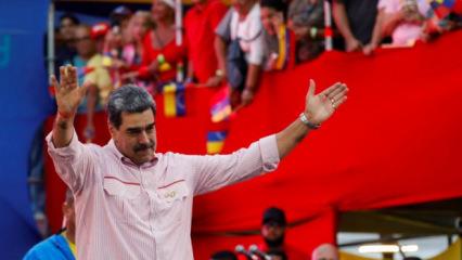 Maduro ABD'ye dans ederek meydan okudu: "Savaş mı? Asla, asla savaş yok!"