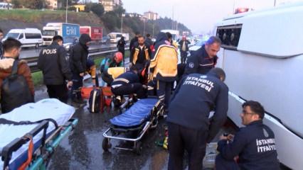 Maltepe D-100'de servis minib&uuml;s&uuml; devrildi: 1'i ağır 11 yaralı