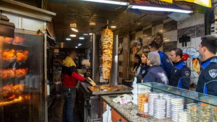 Mide bulandıran g&ouml;r&uuml;nt&uuml;: D&ouml;nerciden kurtlu sal&ccedil;a ve turşu &ccedil;ıktı