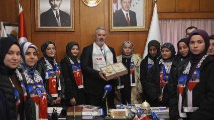 Gazzeli &ccedil;ocuklara &Ccedil;orum'daki &ouml;ğrencilerden "umut mektupları"