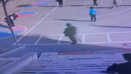 &Ouml;ğretmen, nefes borusuna mandalina ka&ccedil;an &ouml;ğrenciyi Heimlich manevrasıyla kurtardı