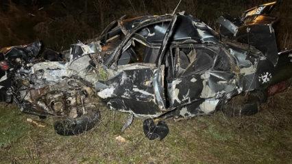 Otomobil şarampole devrildi: 2 ölü, 1 yaralı