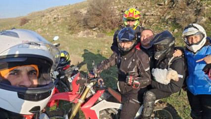 Tek başına buldukları yeni doğmuş kuzuyu 3 kilometre &ouml;tedeki annesi ile kavuşturdular