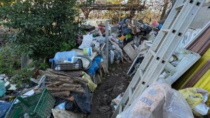 Trabzon'da 3 evden tonlarca çöp çıktı