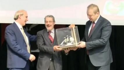 Yazar Sadık Albayrak'a 'Yılın Fikir Adamı' ödülü verildi