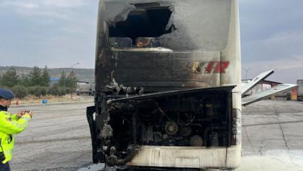 Yolcu otob&uuml;s&uuml;nde korkutan anlar: Seyir halindeyken yangın &ccedil;ıktı