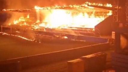 9 kez şampiyon olan takım küme düştü! 15 yaşındaki taraftarlar stadı cayır cayır yaktı! 