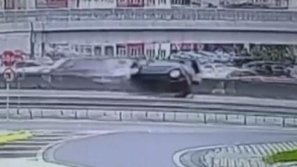Kocaeli'de feci kaza! Otomobilin taklalar attığı o anlar saniye saniye kamerada