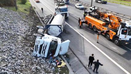 Esenyurt TEM’de tanker devrildi: Trafik kilitlendi