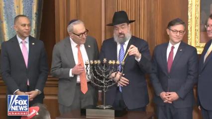 Washington'dan d&uuml;nyaya Menora ile mesaj! Bakın hangi malzemeden yapıldı