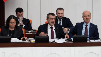 Bakan Tekin'den CHP'ye m&uuml;lakat yanıtı: Sizin belediyeleriniz neden m&uuml;lakat yapıyor?