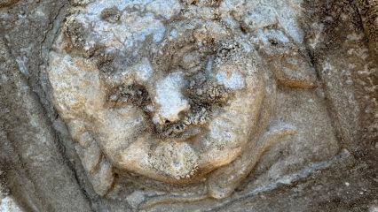 Bartın’da Medusa’nın ender görülen gülümseyen figürü bulundu