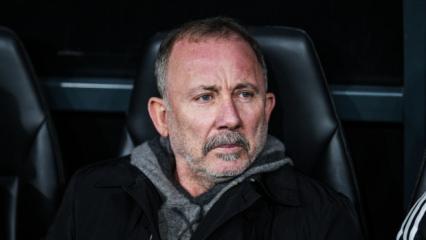 Beşiktaş taraftarı Serdal Adalı ve Sergen Yalçın'ı istifaya çağırdı!